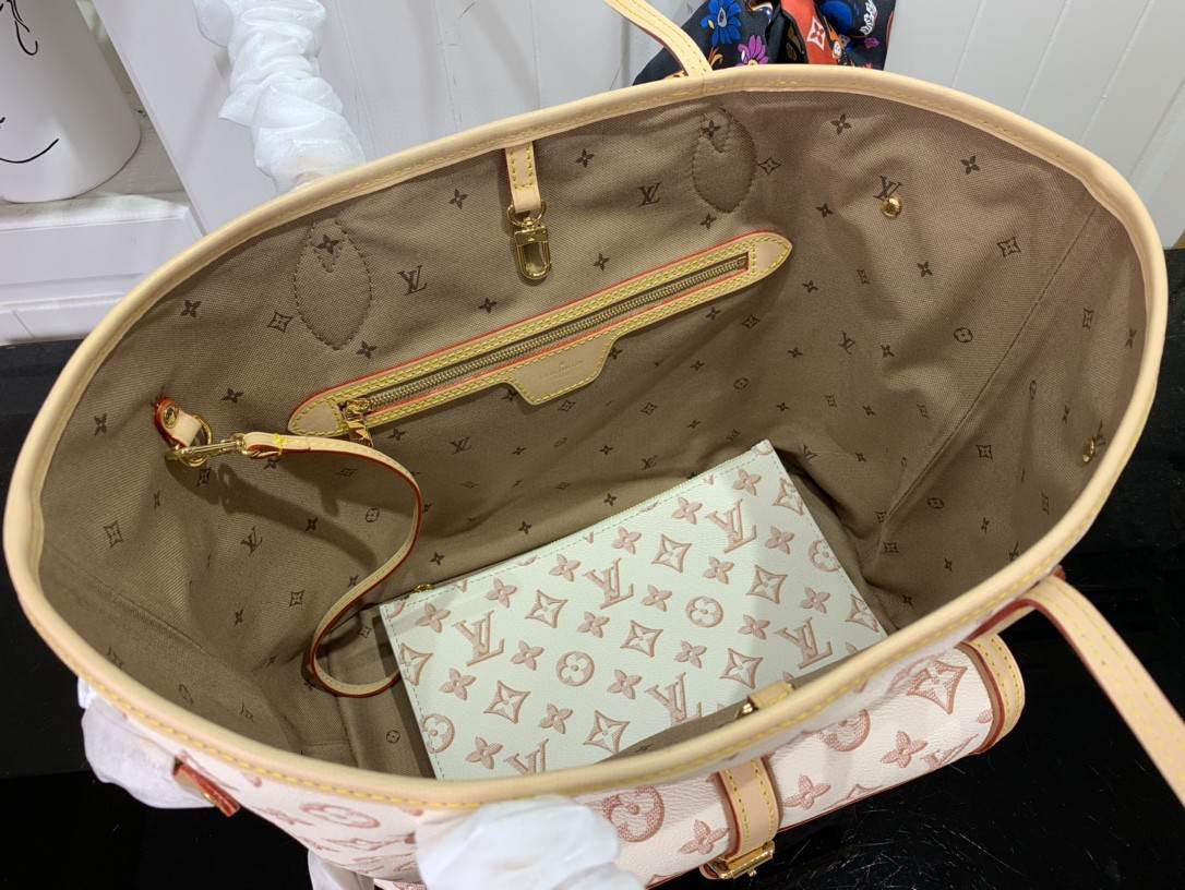Louis Vuitton Neverfull MM White/Black 31 cm/ 12.2 in