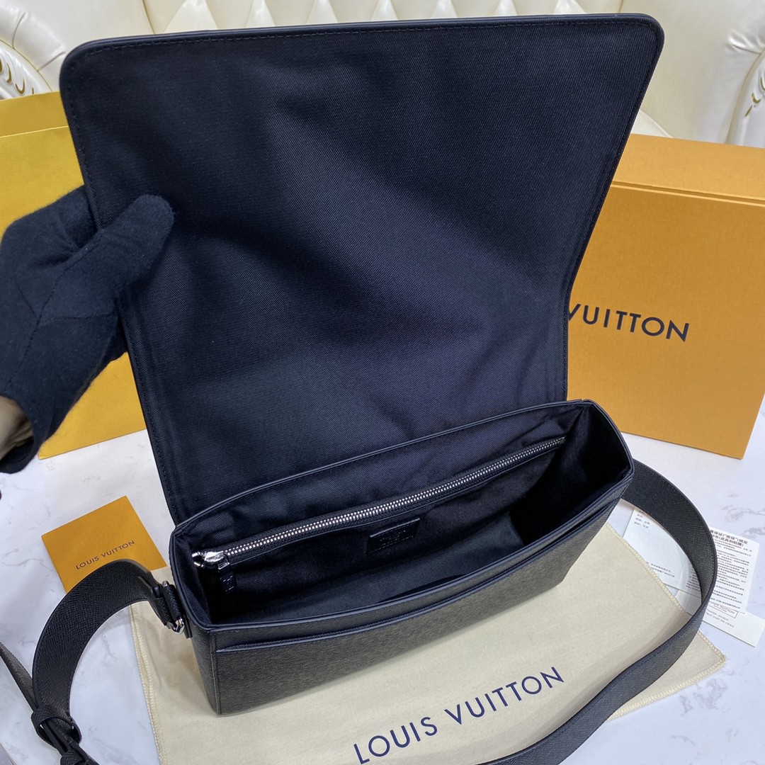 Louis Vuitton New Flap Messenger Bag Taiga Black For Men, Men’s Bags, Shoulder And Crossbody Bags 11.1in/28.3cm