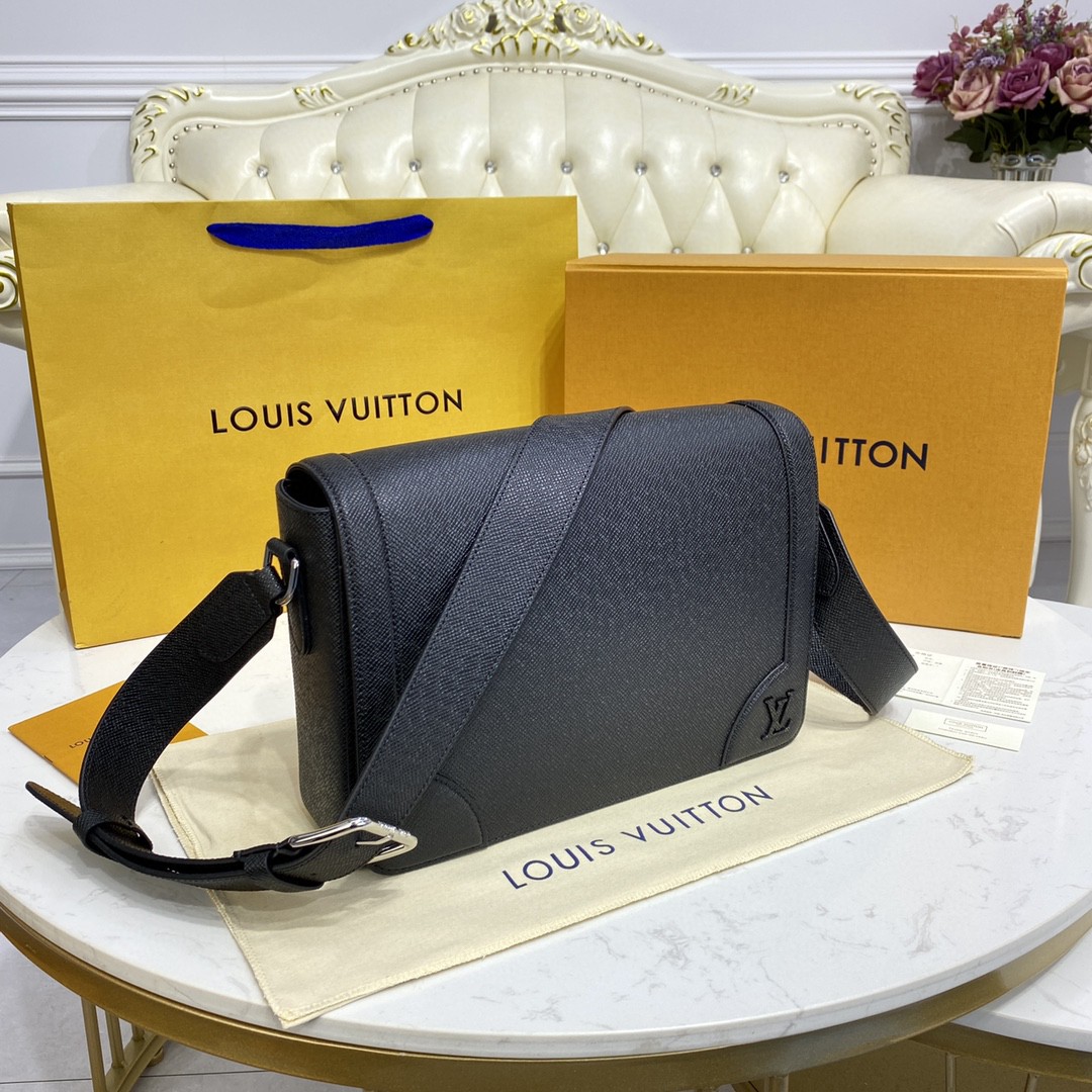 Louis Vuitton New Flap Messenger Bag Taiga Black For Men, Men’s Bags, Shoulder And Crossbody Bags 11.1in/28.3cm