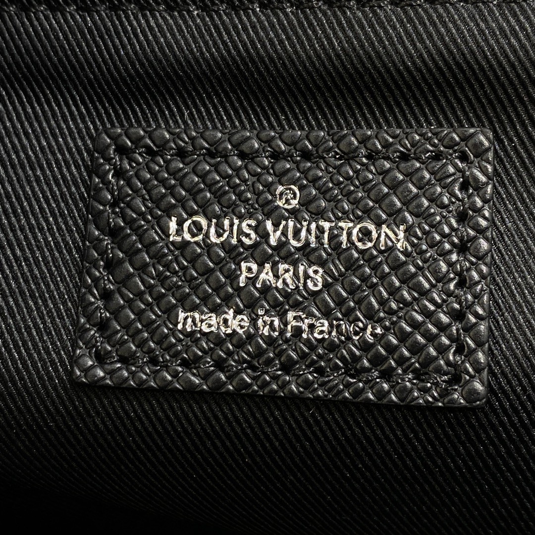 Louis Vuitton New Flap Messenger Bag Taiga Black For Men, Men’s Bags, Shoulder And Crossbody Bags 11.1in/28.3cm