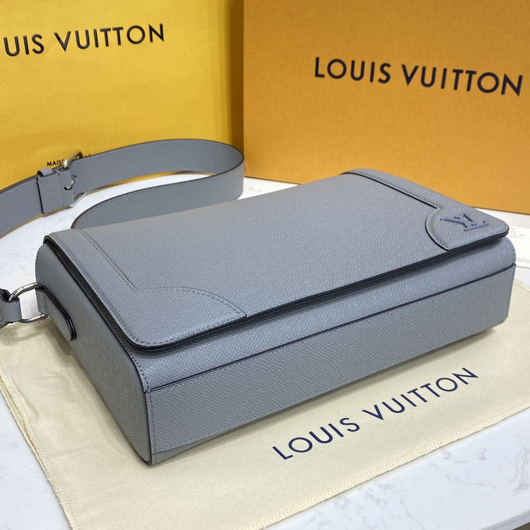 Louis Vuitton New Flap Messenger Bag Taiga Grey For Men, Men’s Bags, Shoulder And Crossbody Bags 11.1in/28.3cm LV
