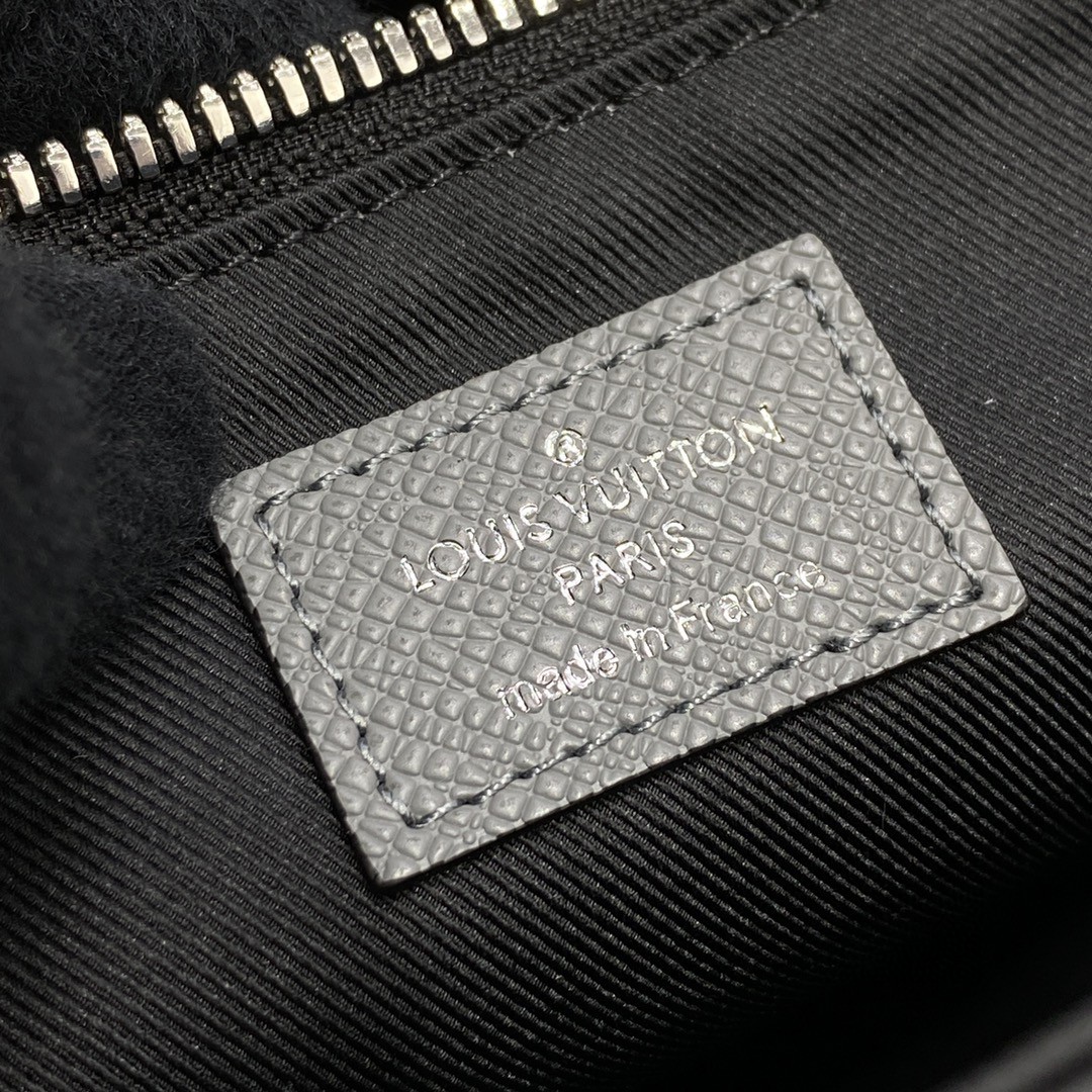 Louis Vuitton New Flap Messenger Bag Taiga Grey For Men, Men’s Bags, Shoulder And Crossbody Bags 11.1in/28.3cm LV