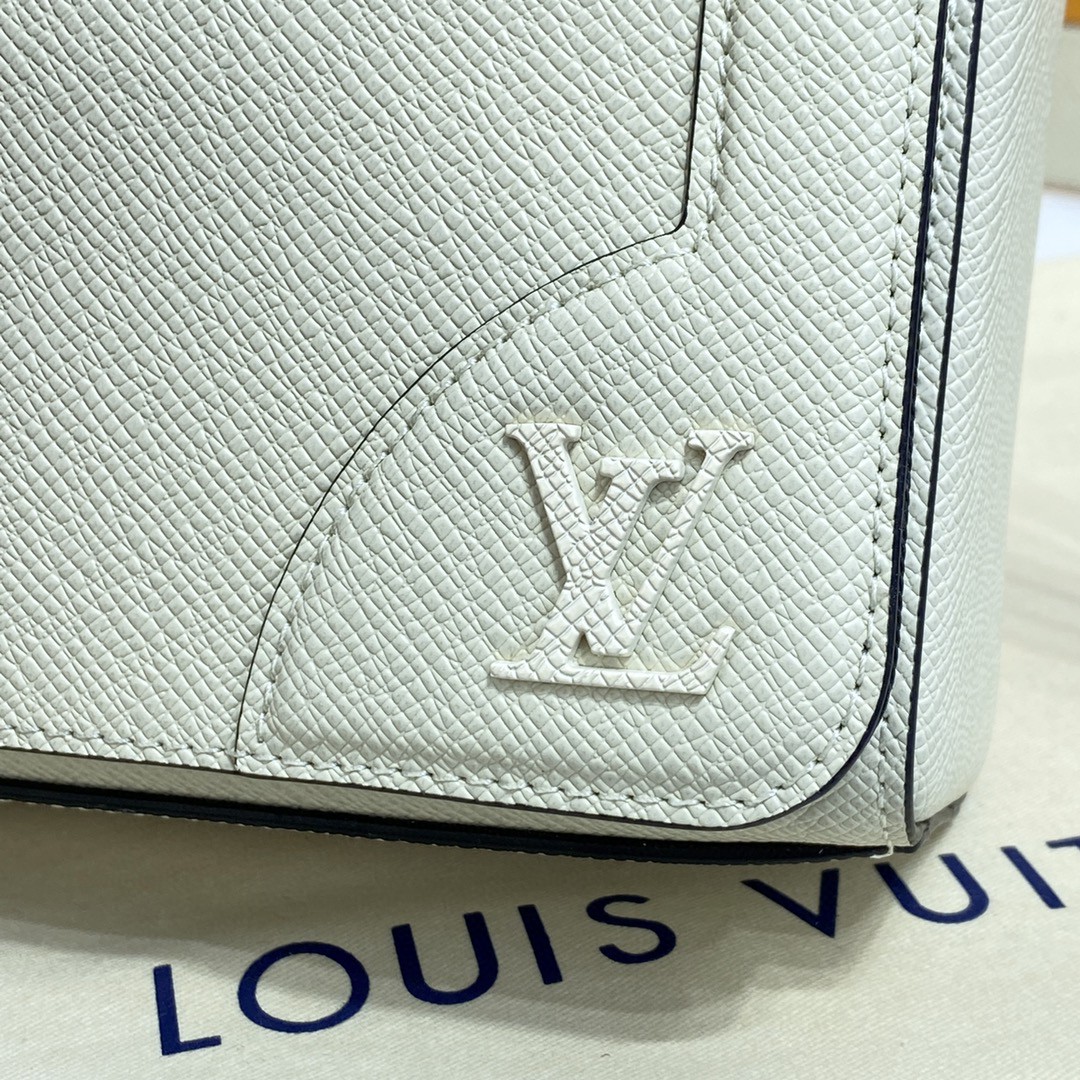 Louis Vuitton New Flap Messenger Bag Taiga White For Men, Men’s Bags, Shoulder And Crossbody Bags 11.1in/28.3cm LV 