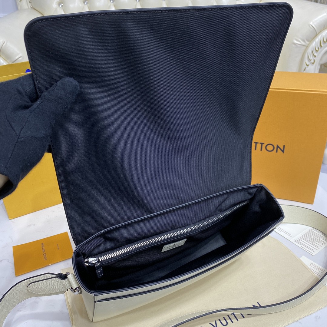 Louis Vuitton New Flap Messenger Bag Taiga White For Men, Men’s Bags, Shoulder And Crossbody Bags 11.1in/28.3cm LV 
