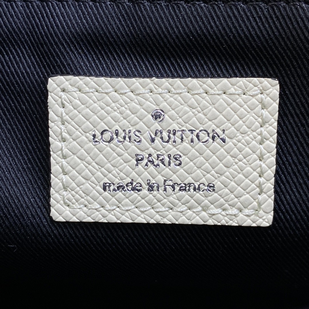 Louis Vuitton New Flap Messenger Bag Taiga White For Men, Men’s Bags, Shoulder And Crossbody Bags 11.1in/28.3cm LV 