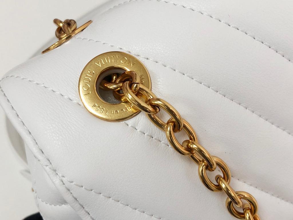 Louis Vuitton New Wave Chain Bag White For Women, Women’s Handbags, Shoulder And Crossbody Bags 9.4in/24cm