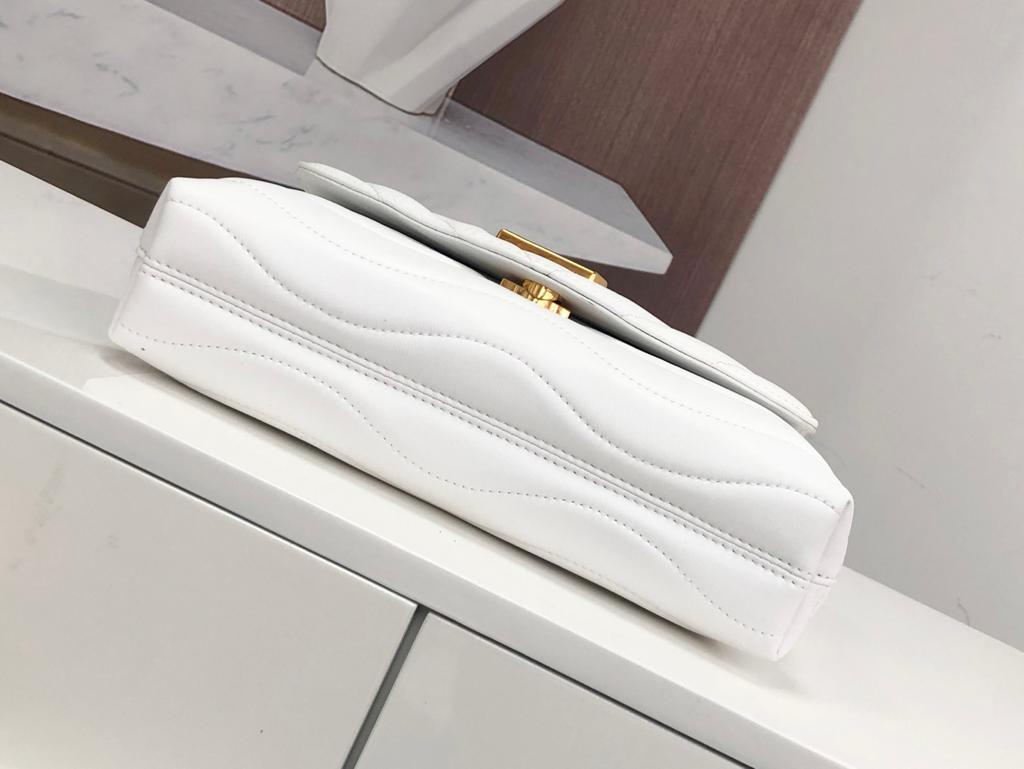 Louis Vuitton New Wave Chain Bag White For Women, Women’s Handbags, Shoulder And Crossbody Bags 9.4in/24cm