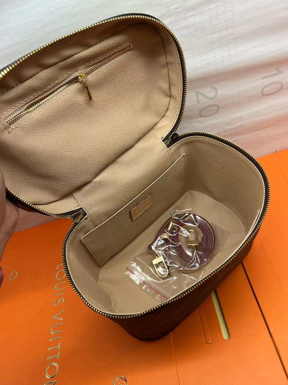 Louis Vuitton Nice BB Vanity Case Monogram Canvas For Women, Women’s Bags, Travel Bags 9.4in/24cm