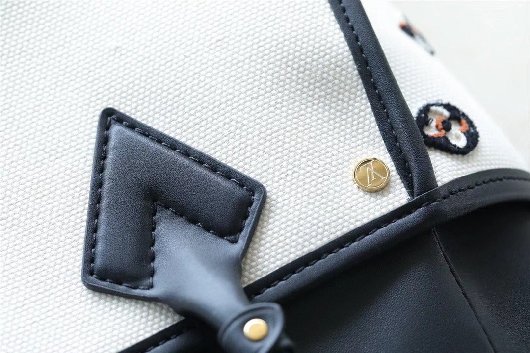 Louis Vuitton On My Side MM Bag Monogram Flower For Women 31cm/12.2 Inches Caramel Black