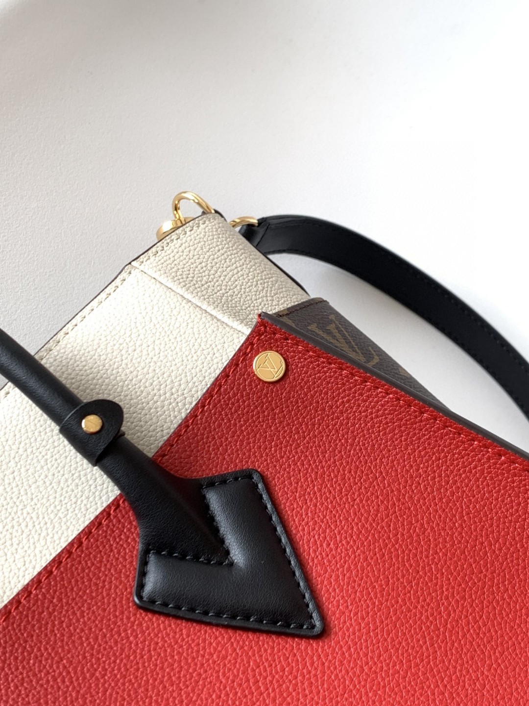 Louis Vuitton On My Side MM Tote Bag Monogram Canvas Red For Women, Women’s Handbags, Shoulder Bags 12in/31cm
