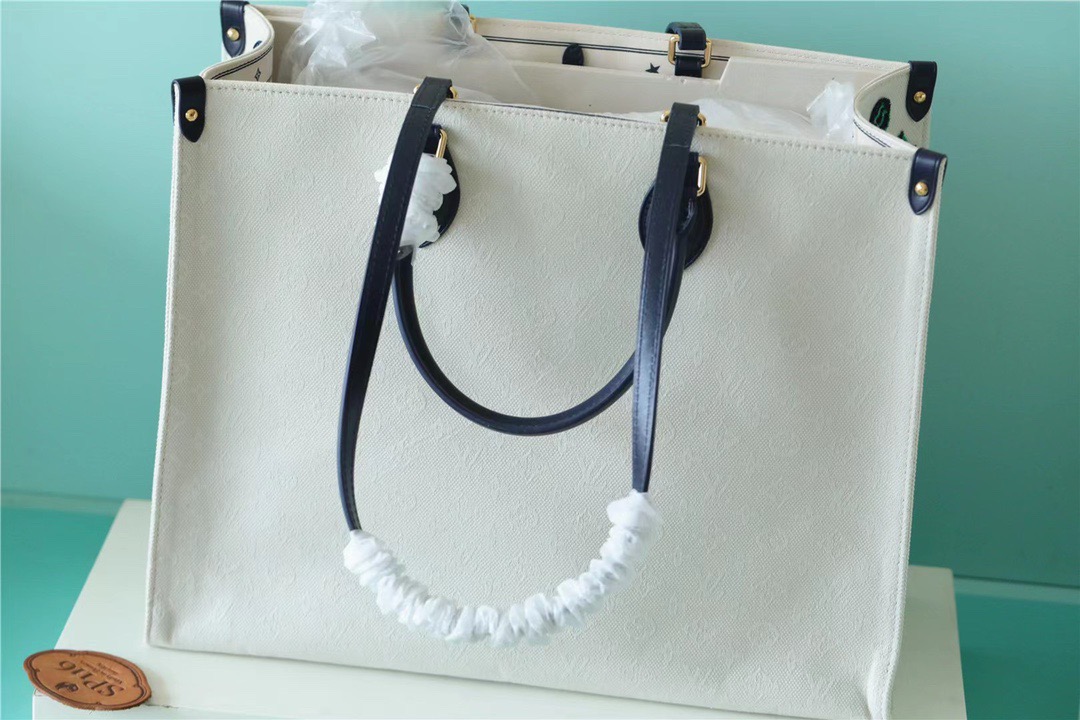 Louis Vuitton Onthego GM Monogram Giant And Raffia White/ Black For Women, Women’s Handbags, Shoulder And Crossbody Bags 41cm/16.1in LV 