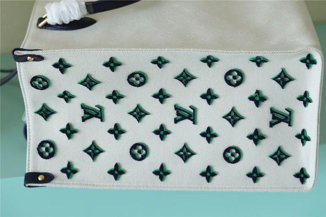 Louis Vuitton Onthego GM Monogram Giant And Raffia White/ Black For Women, Women’s Handbags, Shoulder And Crossbody Bags 41cm/16.1in LV 