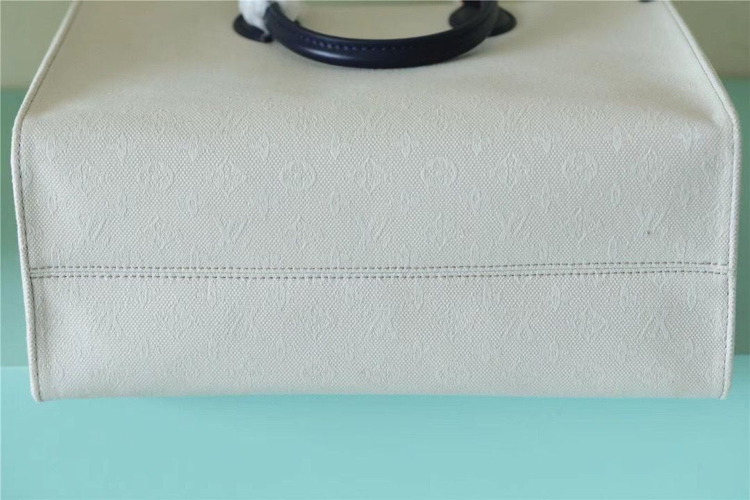 Louis Vuitton Onthego MM Monogram Giant And Raffia White/ Black For Women, Women’s Handbags, Shoulder And Crossbody Bags 35cm/13.8in LV 