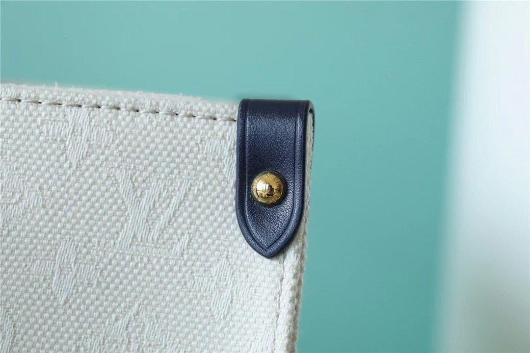 Louis Vuitton Onthego MM Monogram Giant And Raffia White/ Black For Women, Women’s Handbags, Shoulder And Crossbody Bags 35cm/13.8in LV 
