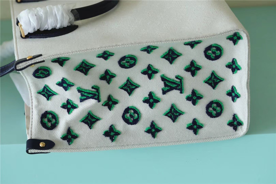 Louis Vuitton Onthego MM Monogram Giant And Raffia White/ Black For Women, Women’s Handbags, Shoulder And Crossbody Bags 35cm/13.8in LV 