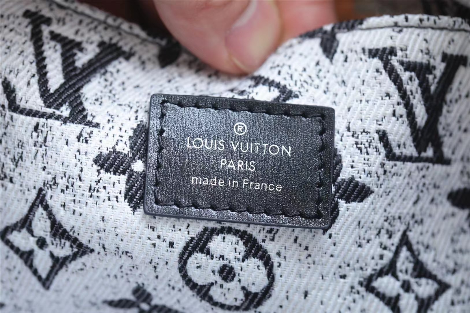 Louis Vuitton OnTheGo MM Monogram Jacquard Denim Shouder Bags Gray For Women 13.8in/35cm