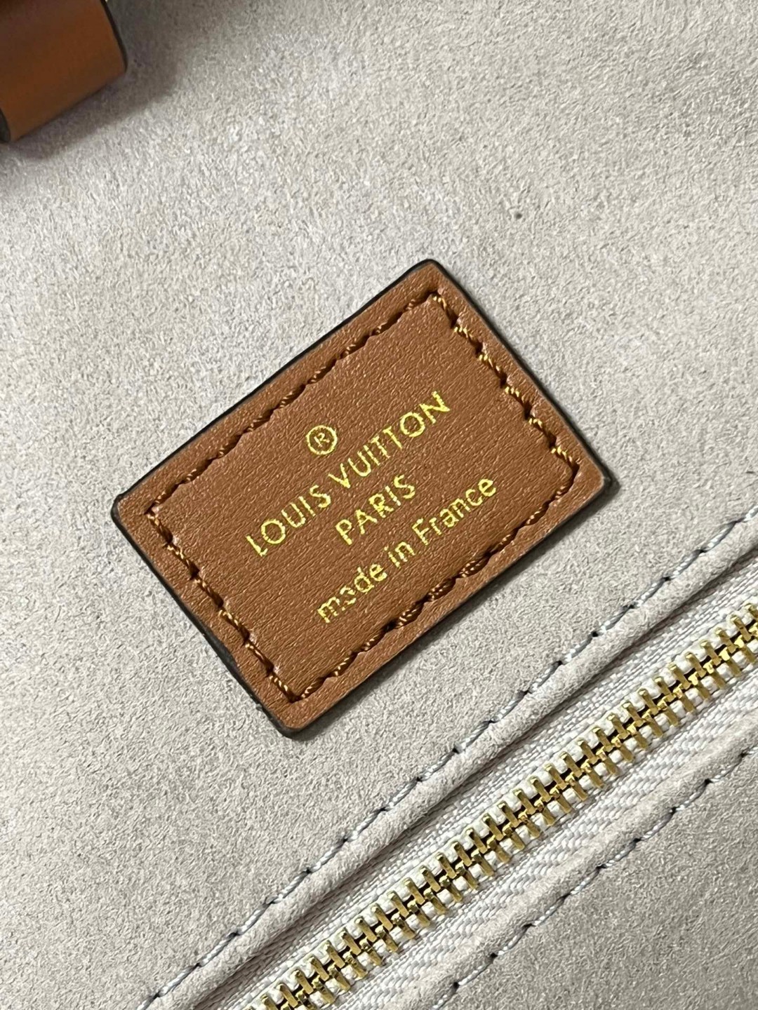 Louis Vuitton OnTheGo MM Tote Silver For Women, Women’s Handbags, Shoulder Bags And Crossbody Bags 13.8in/35cm LV 
