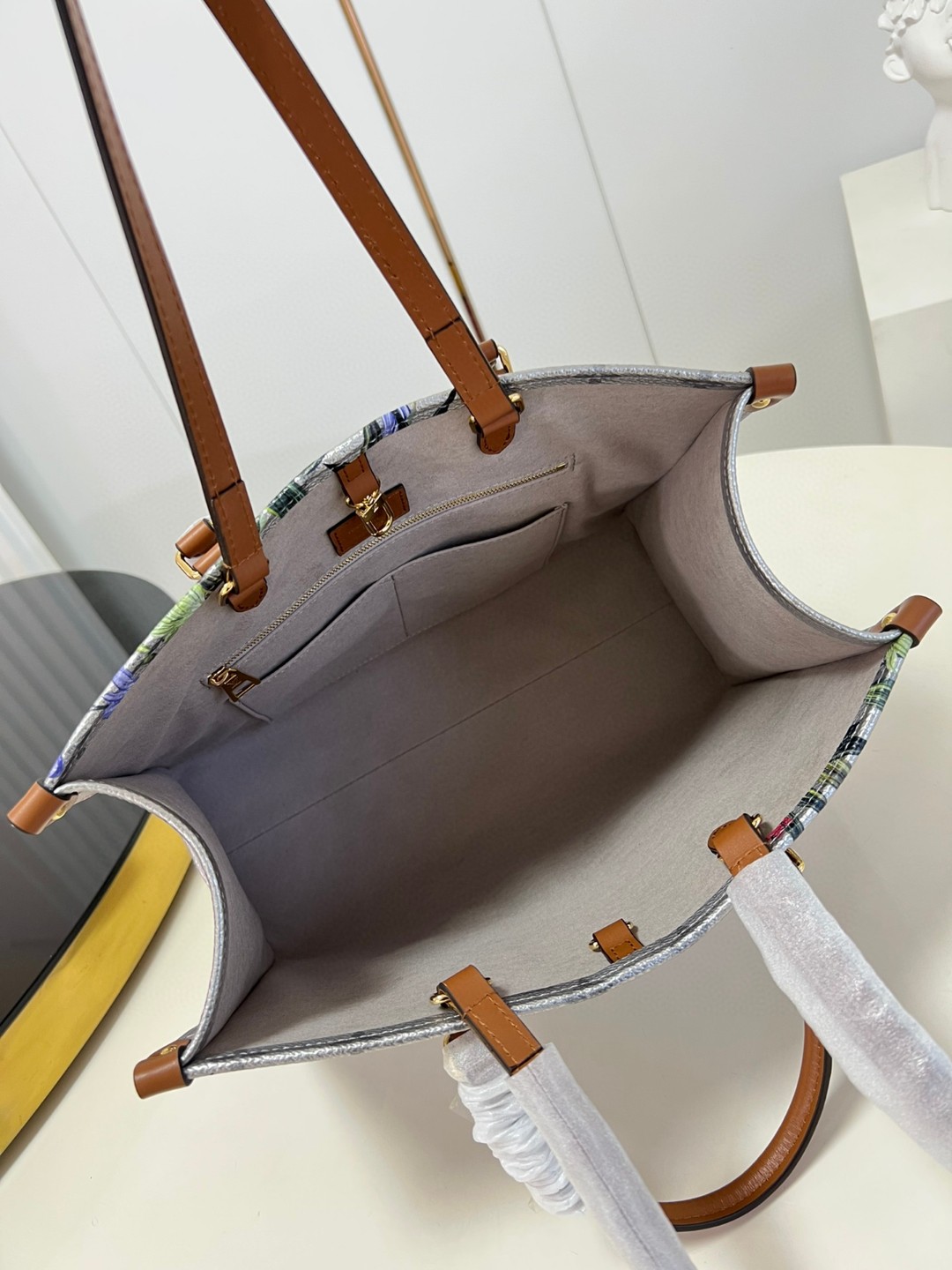 Louis Vuitton OnTheGo MM Tote Silver For Women, Women’s Handbags, Shoulder Bags And Crossbody Bags 13.8in/35cm LV 
