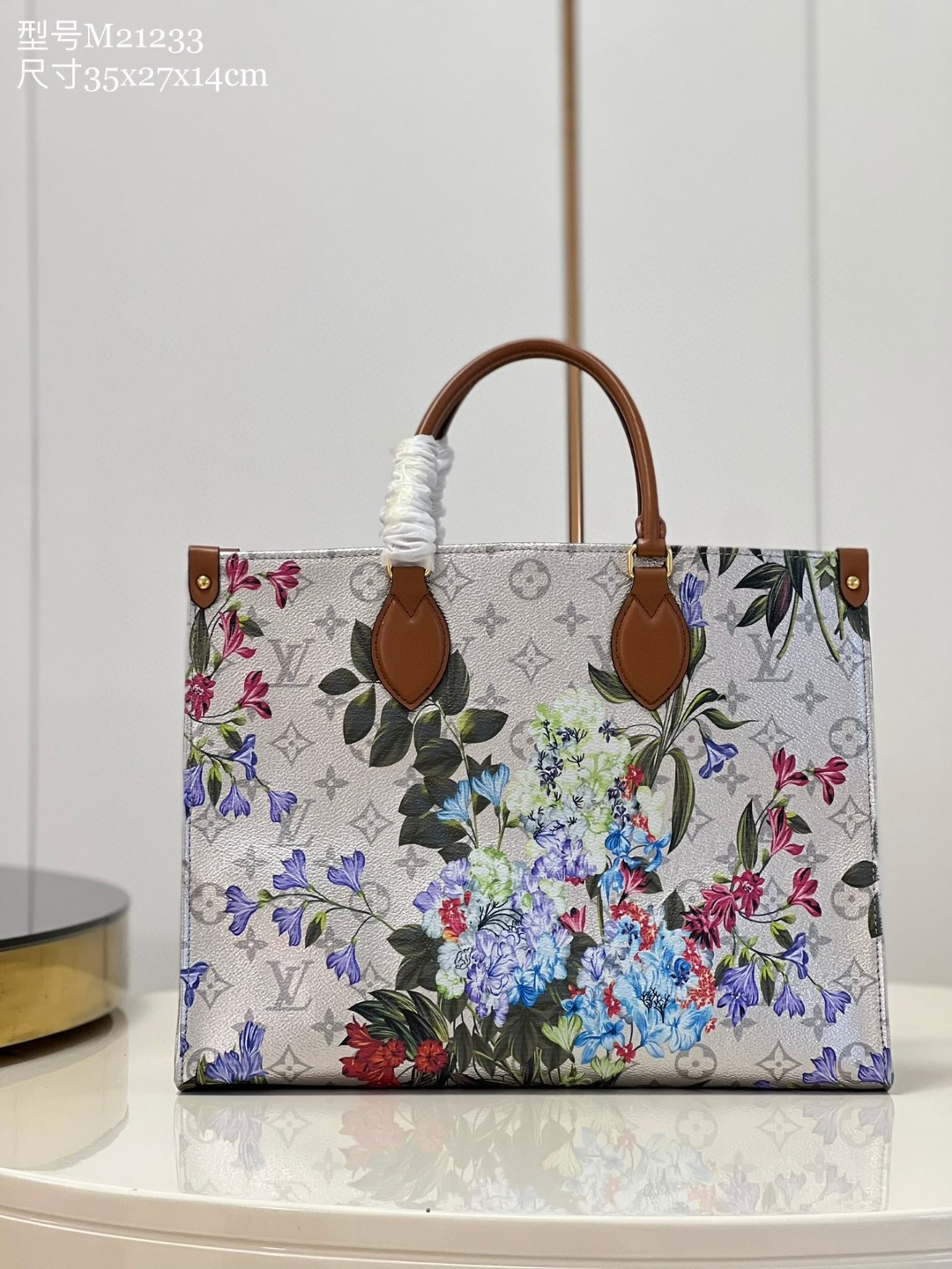 Louis Vuitton OnTheGo MM Tote Silver For Women, Women’s Handbags, Shoulder Bags And Crossbody Bags 13.8in/35cm LV 