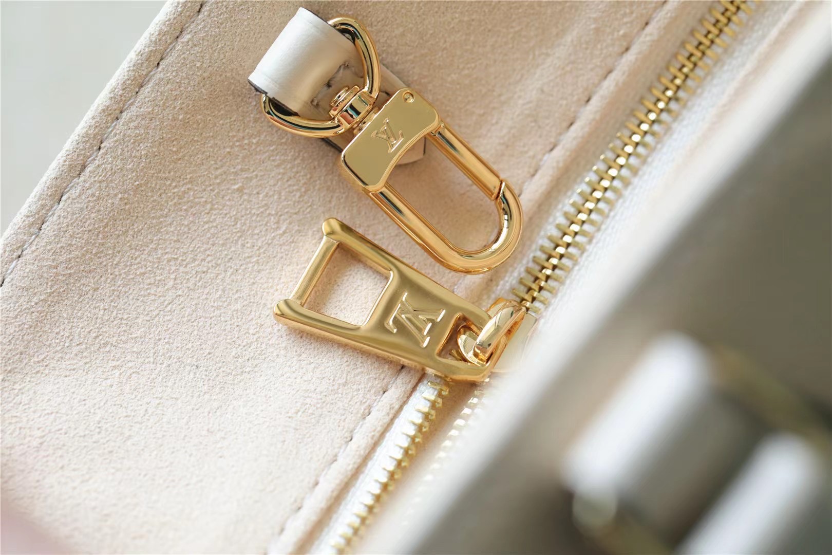 Louis Vuitton OnTheGo PM Beige For Women 9.8in/25 cm
