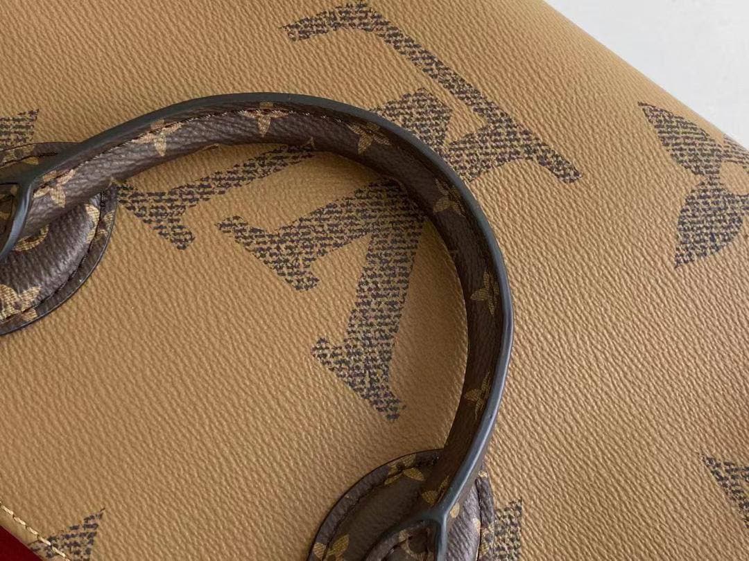 Louis Vuitton OnTheGo PM Monogram Canvas For Women, Women’s Handbags, Shoulder Bags 9.8in/25cm LV