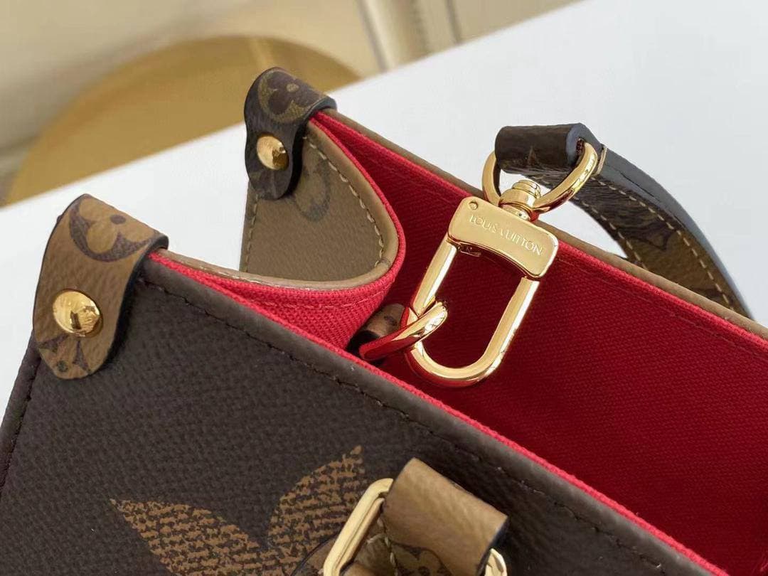 Louis Vuitton OnTheGo PM Monogram Canvas For Women, Women’s Handbags, Shoulder Bags 9.8in/25cm LV