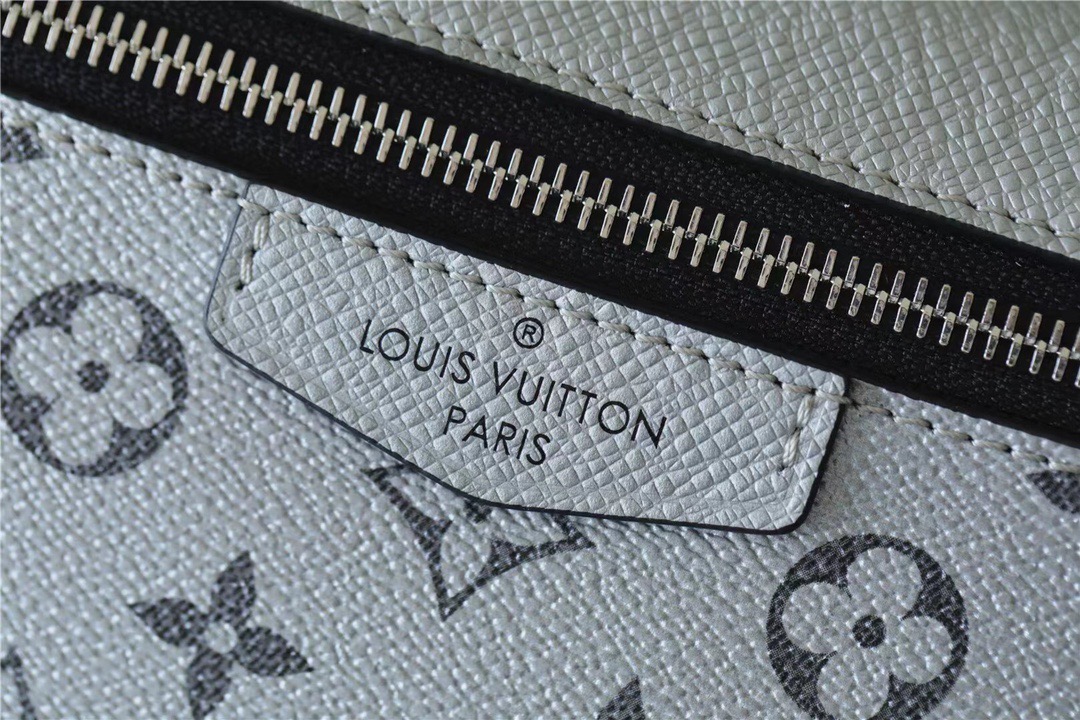 Louis Vuitton Outdoor Messenger Bag Monogram/Taiga Gunmetal Grey For Men, Men’s Bags, Shoulder And Crossbody Bags 10.2in/26cm
