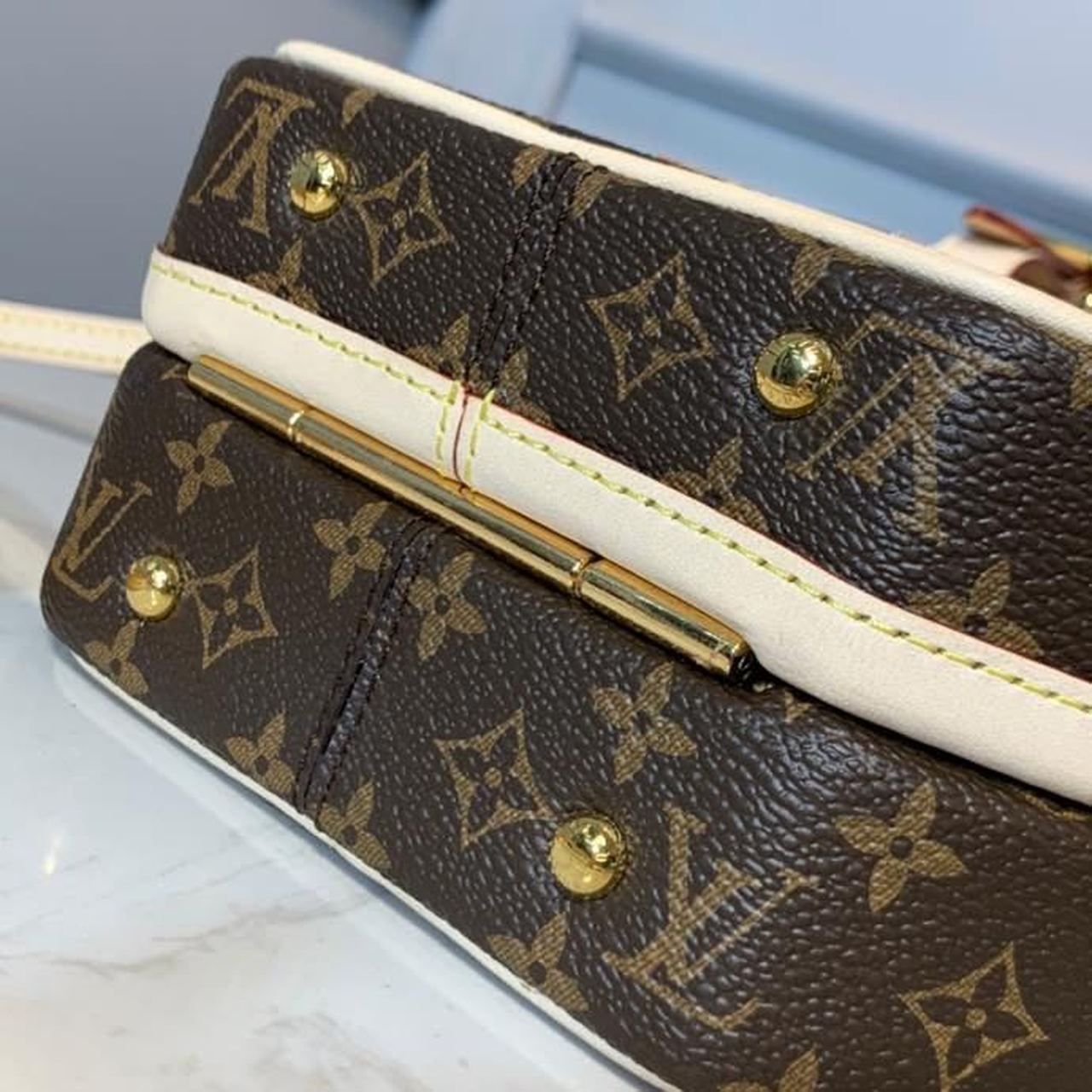 Louis Vuitton Petite Boite Chapeau Monogram Canvas For Women, Women’s Handbags, Shoulder And Crossbody Bags 6.9in/17.5cm