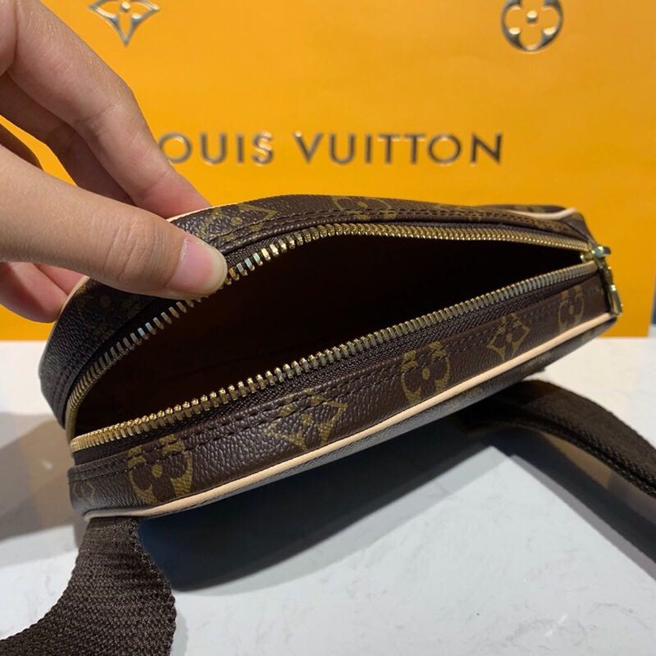 Louis Vuitton Pochette Gange Monogram Canvas For Women, Women’s Bags, Crossbody Bags 9.1in/23.1cm
