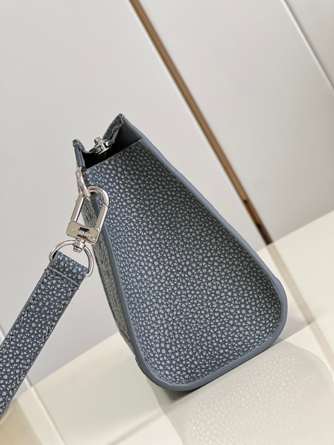 Louis Vuitton Pochette Voyage Grey For Women, Women’s Handbags, Shoulder Bags And Crossbody Bags 11.4in/29cm LV