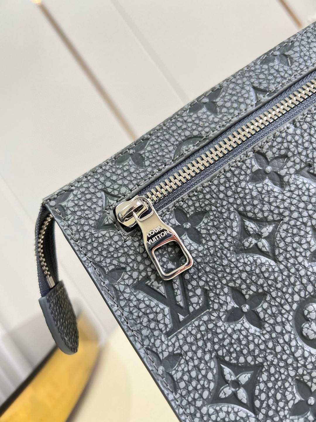 Louis Vuitton Pochette Voyage Grey For Women, Women’s Handbags, Shoulder Bags And Crossbody Bags 11.4in/29cm LV