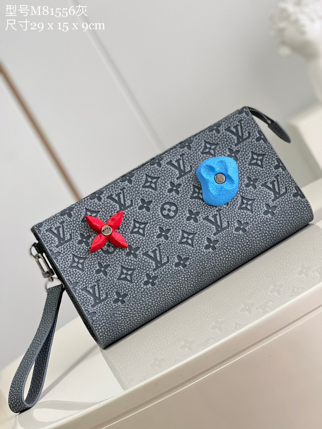 Louis Vuitton Pochette Voyage Grey For Women, Women’s Handbags, Shoulder Bags And Crossbody Bags 11.4in/29cm LV
