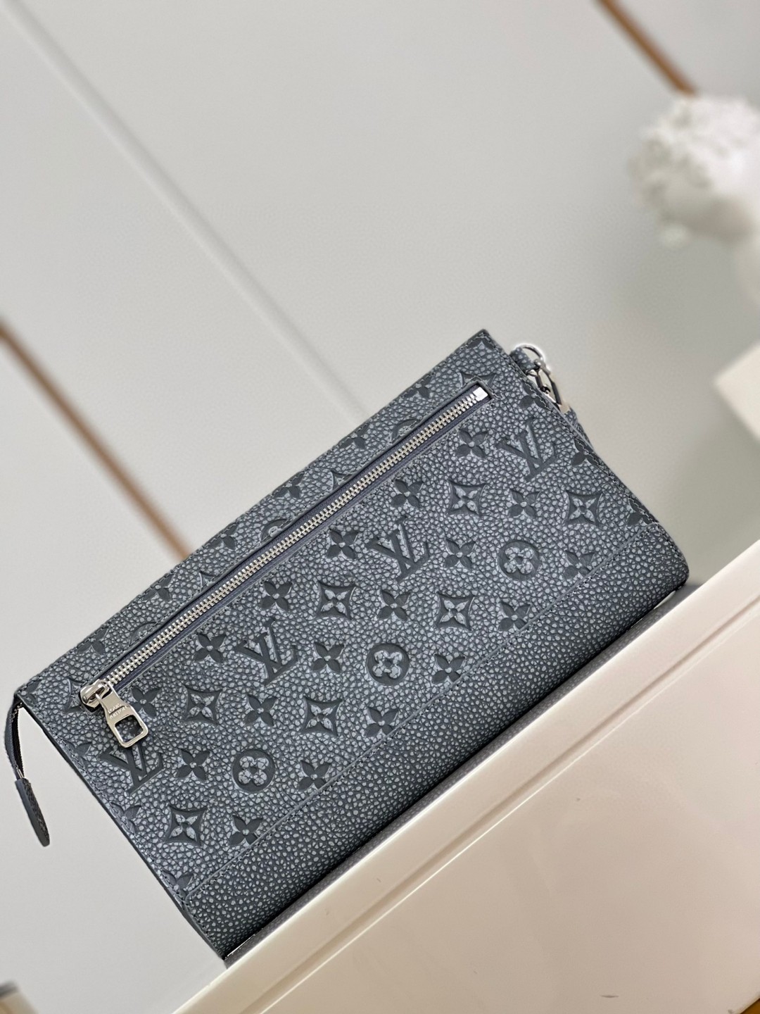 Louis Vuitton Pochette Voyage Grey For Women, Women’s Handbags, Shoulder Bags And Crossbody Bags 11.4in/29cm LV