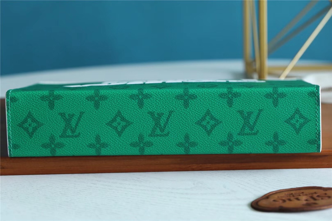 Louis Vuitton Pochette Voyage MM Vintage Monogram Canvas Green By Virgil Abloh For Fall-Winter, Men’s Travel Accessories 27cm
