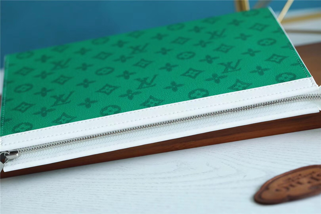 Louis Vuitton Pochette Voyage MM Vintage Monogram Canvas Green By Virgil Abloh For Fall-Winter, Men’s Travel Accessories 27cm