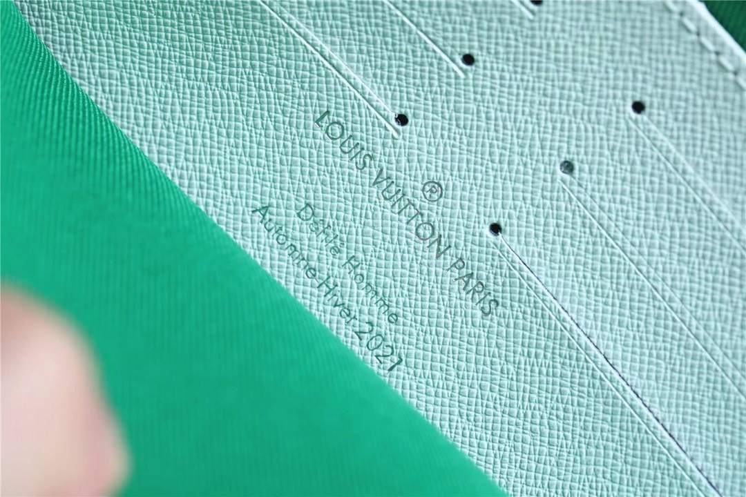 Louis Vuitton Pochette Voyage MM Vintage Monogram Canvas Green By Virgil Abloh For Fall-Winter, Men’s Travel Accessories 27cm