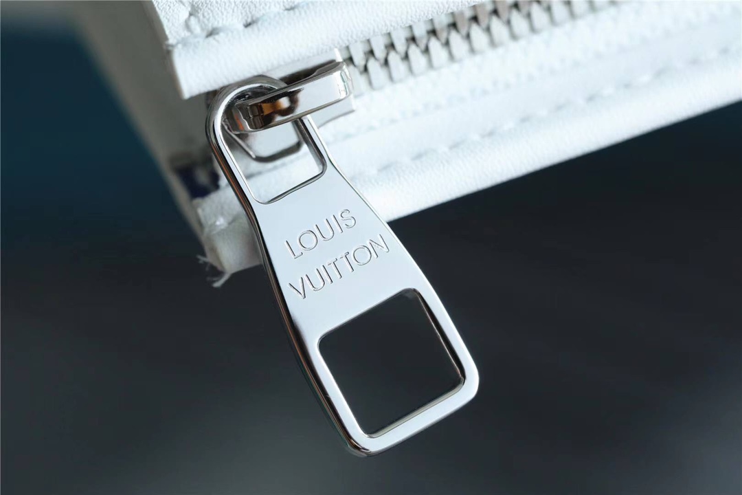 Louis Vuitton Pochette Voyage MM Vintage Monogram Canvas Green By Virgil Abloh For Fall-Winter, Men’s Travel Accessories 27cm