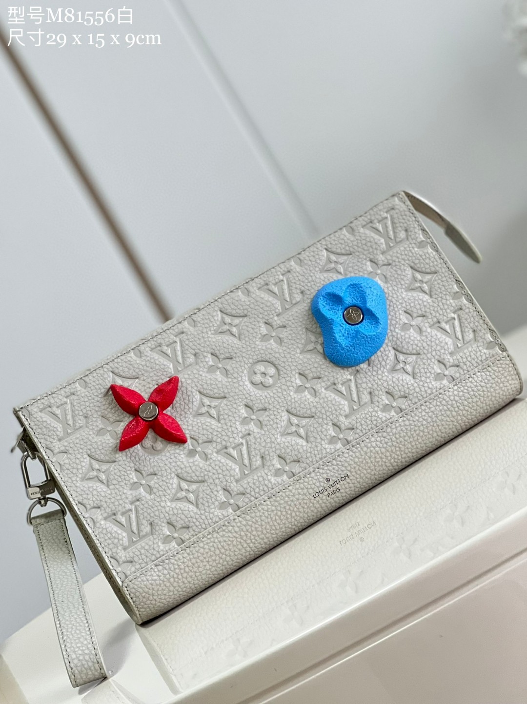 Louis Vuitton Pochette Voyage White For Women, Women’s Handbags, Shoulder Bags And Crossbody Bags 11.4in/29cm LV