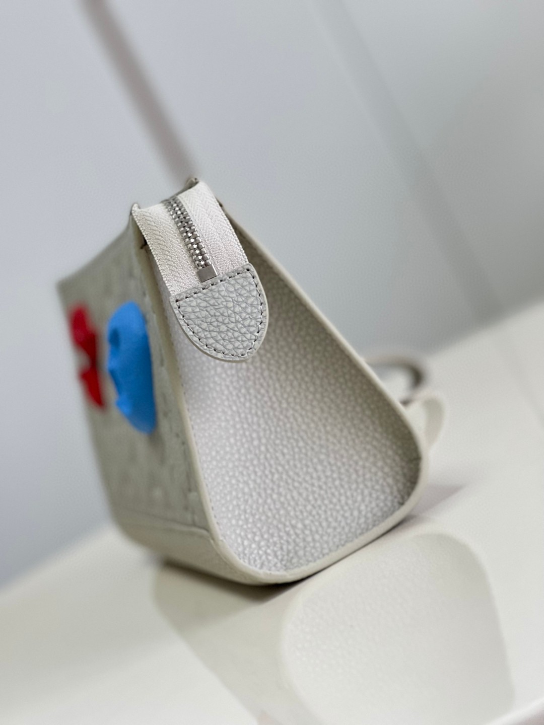 Louis Vuitton Pochette Voyage White For Women, Women’s Handbags, Shoulder Bags And Crossbody Bags 11.4in/29cm LV
