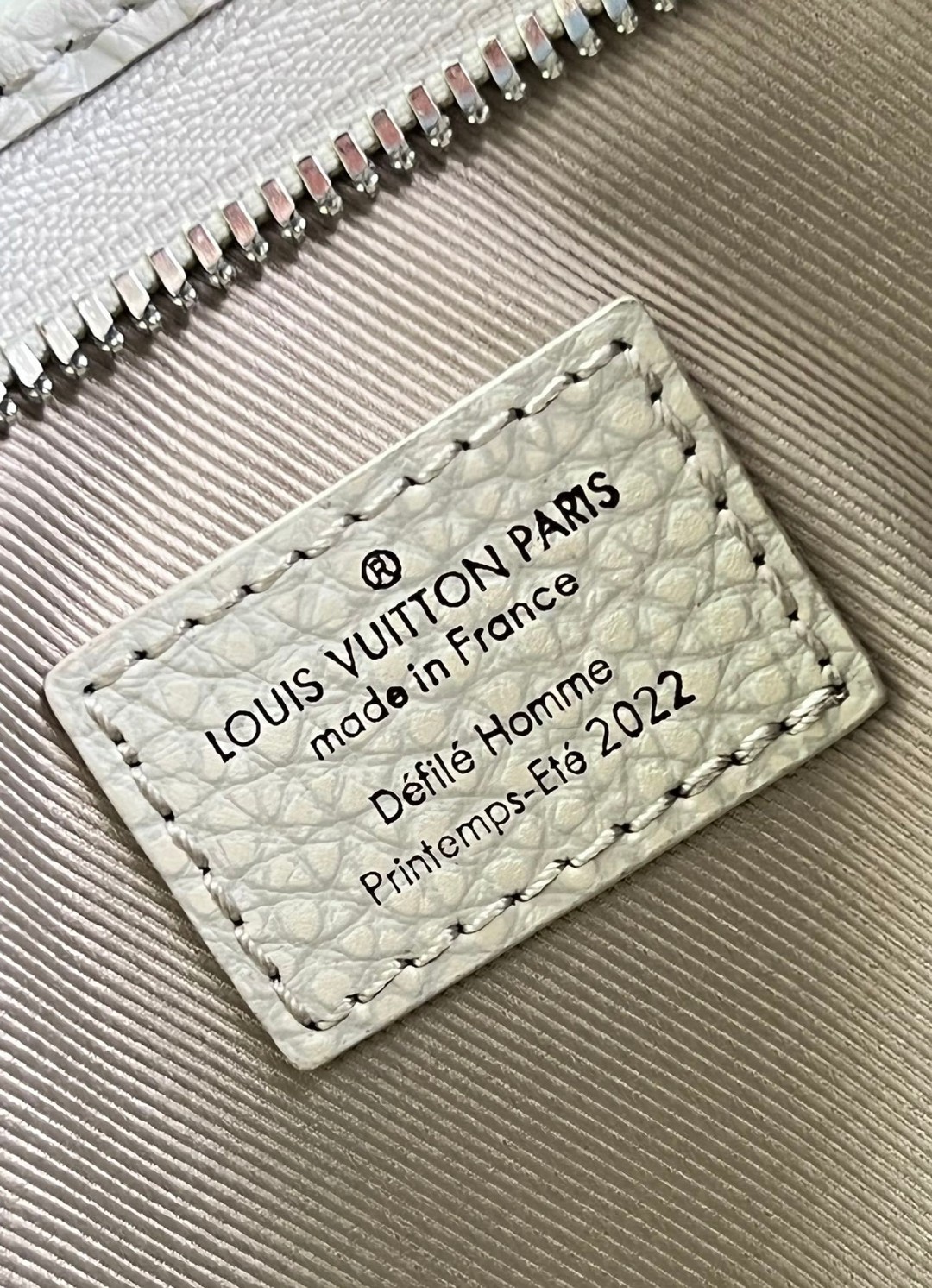 Louis Vuitton Pochette Voyage White For Women, Women’s Handbags, Shoulder Bags And Crossbody Bags 11.4in/29cm LV