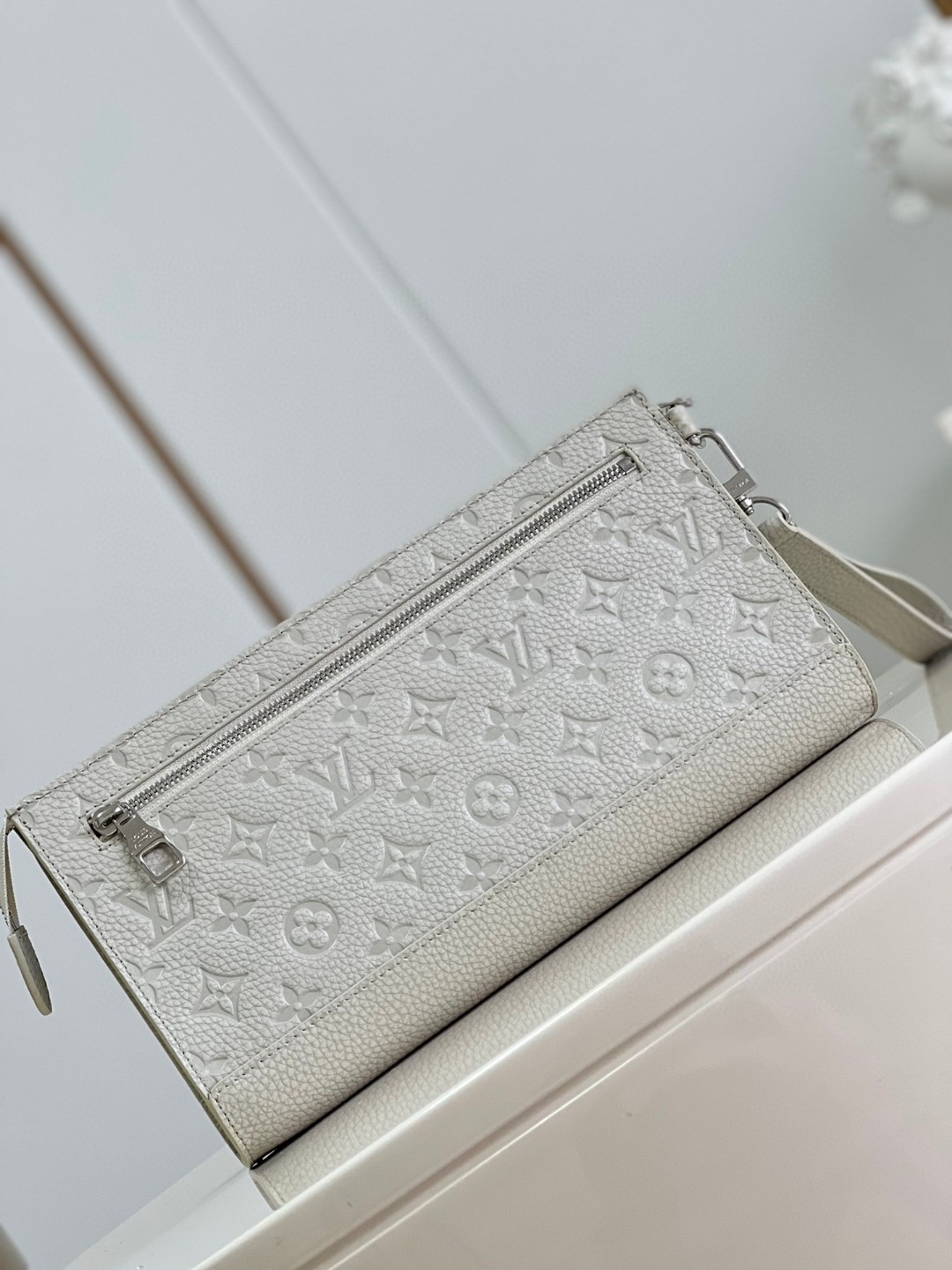 Louis Vuitton Pochette Voyage White For Women, Women’s Handbags, Shoulder Bags And Crossbody Bags 11.4in/29cm LV