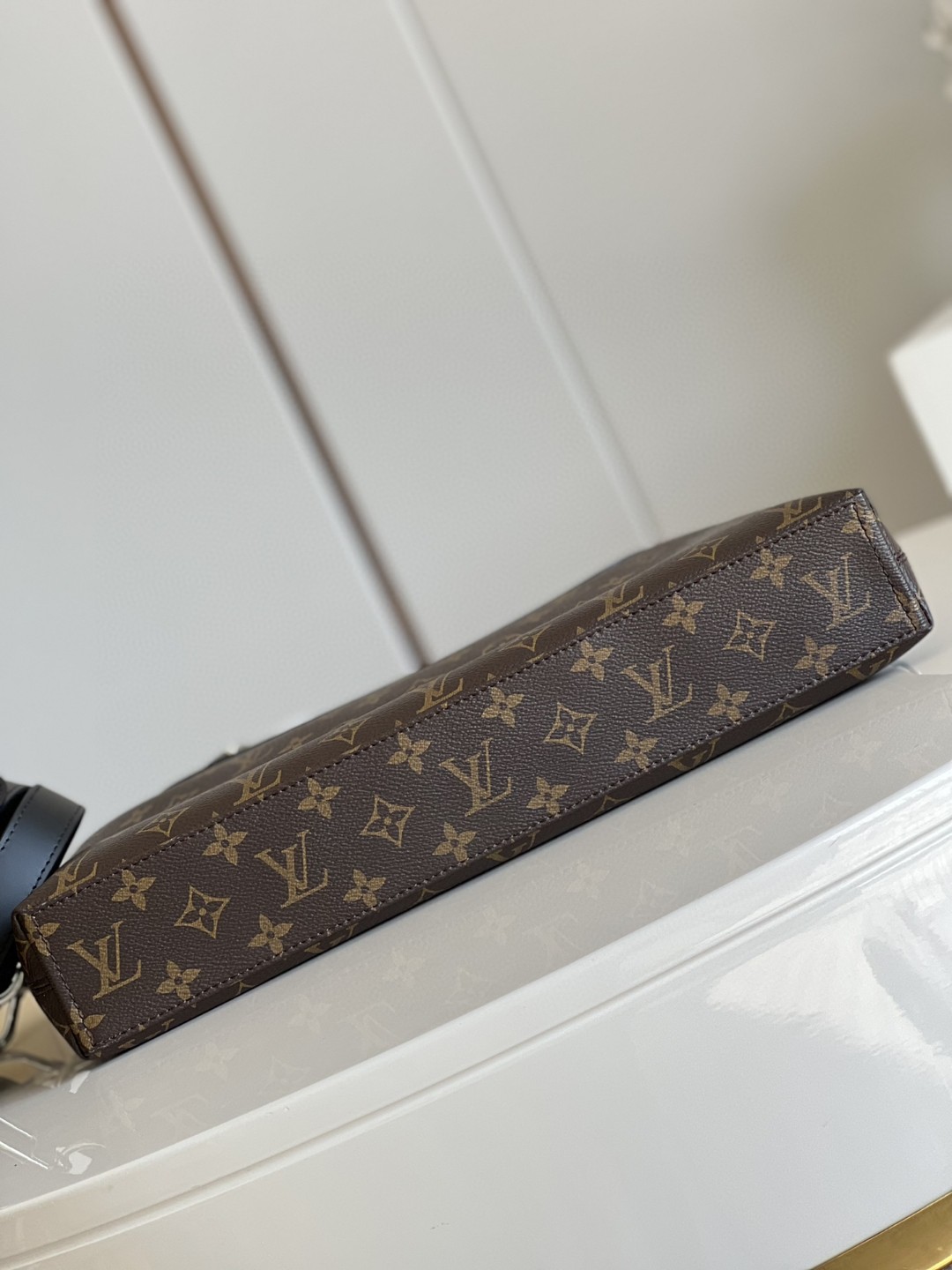 Louis Vuitton Porte Documents Jour Business Bag Monogram For Men, Men’s Bags, Shoulder And Crossbody Bags 14.6in/37cm LV