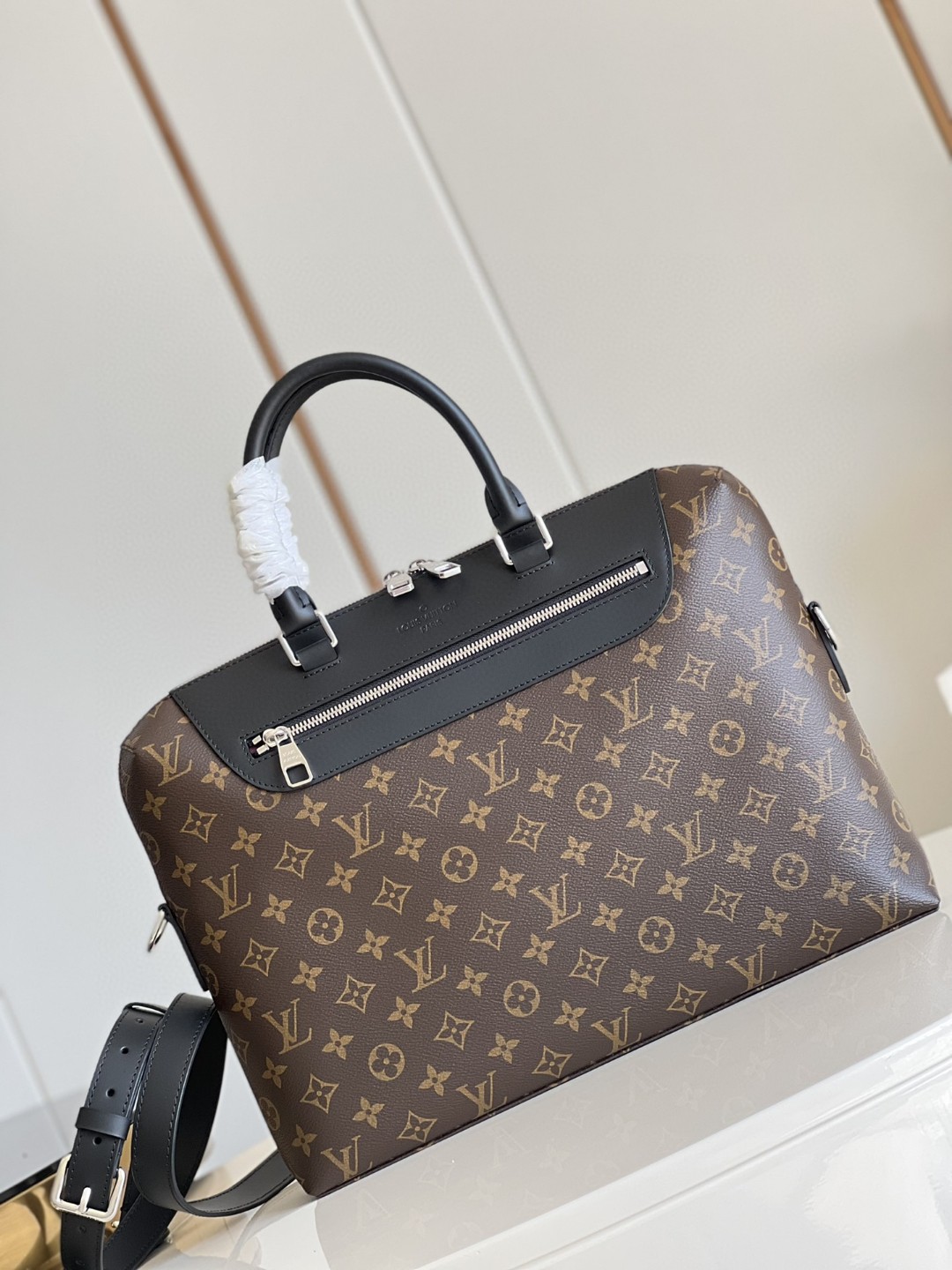 Louis Vuitton Porte Documents Jour Business Bag Monogram For Men, Men’s Bags, Shoulder And Crossbody Bags 14.6in/37cm LV