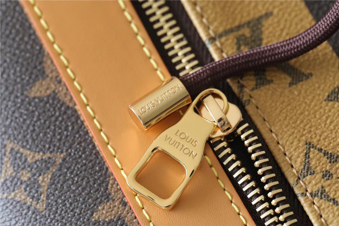 Louis Vuitton Randonee Messenger Monogram Stripes Brown For Men, Men’s Bags, Shoulder And Crossbody Bags 10.4in/26cm
