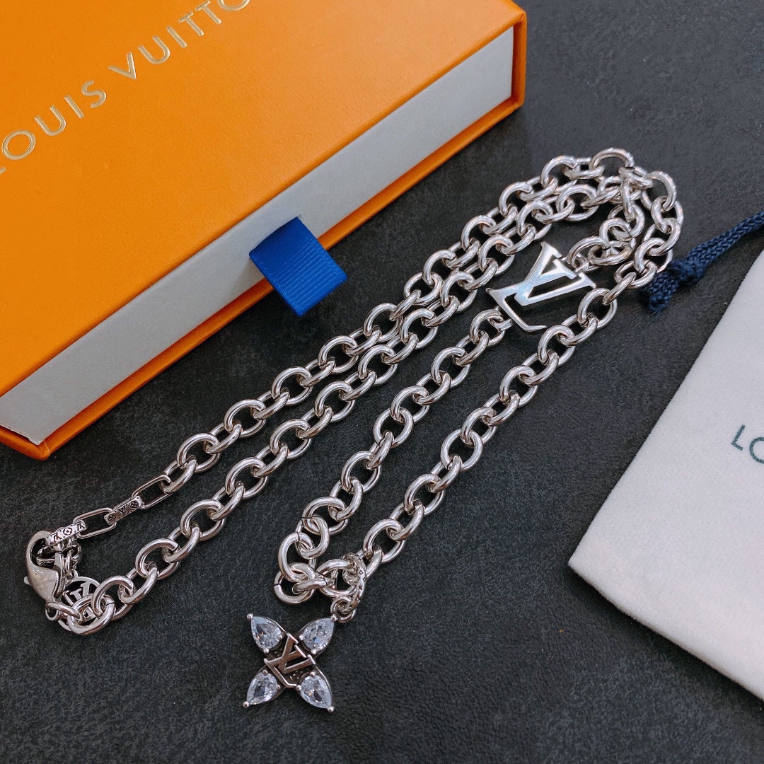 Louis Vuitton Retro Moda Imprescindible Necklace Silver For Women