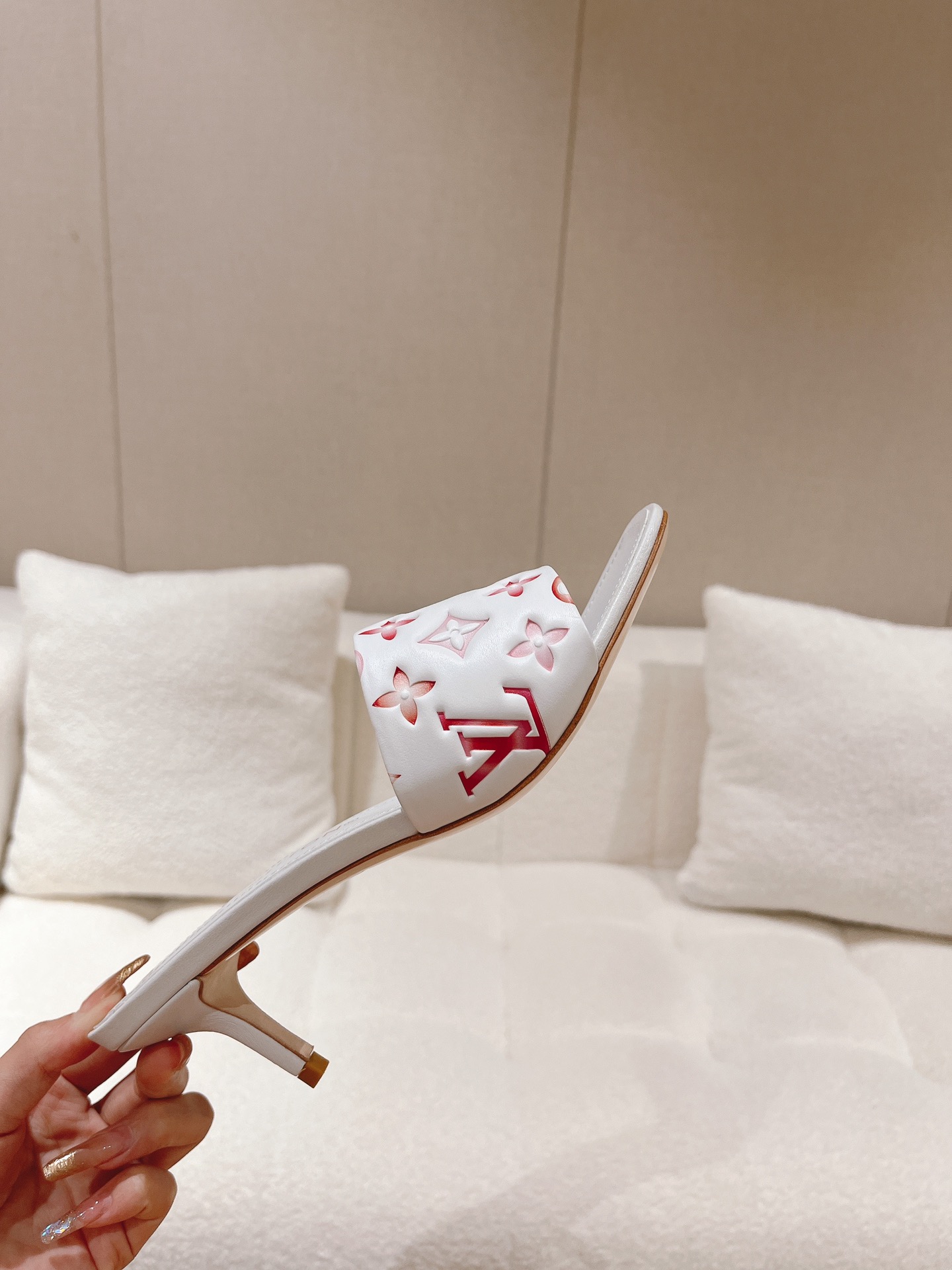 Louis Vuitton Revival Mule White For Women – ougold