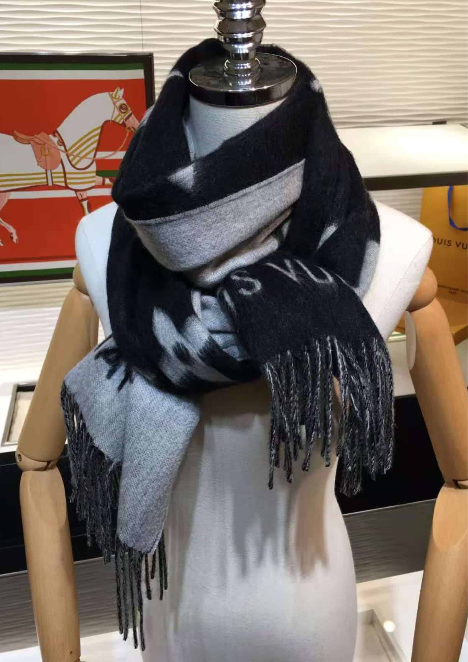 Louis Vuitton Reykjavik Scarf Black For Women M71040