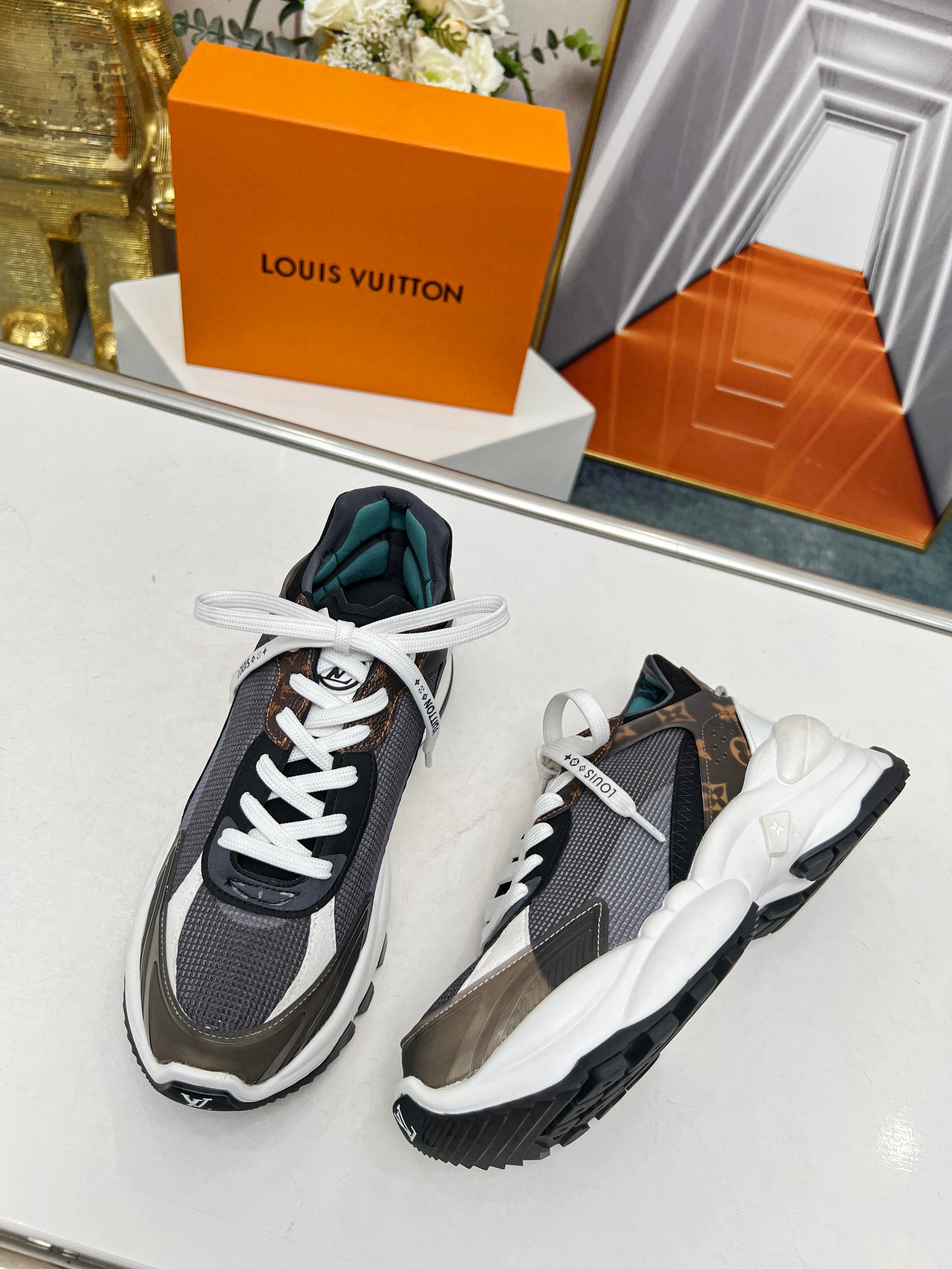 Louis Vuitton Run 55 Sneaker Black For Women 1AAP5L