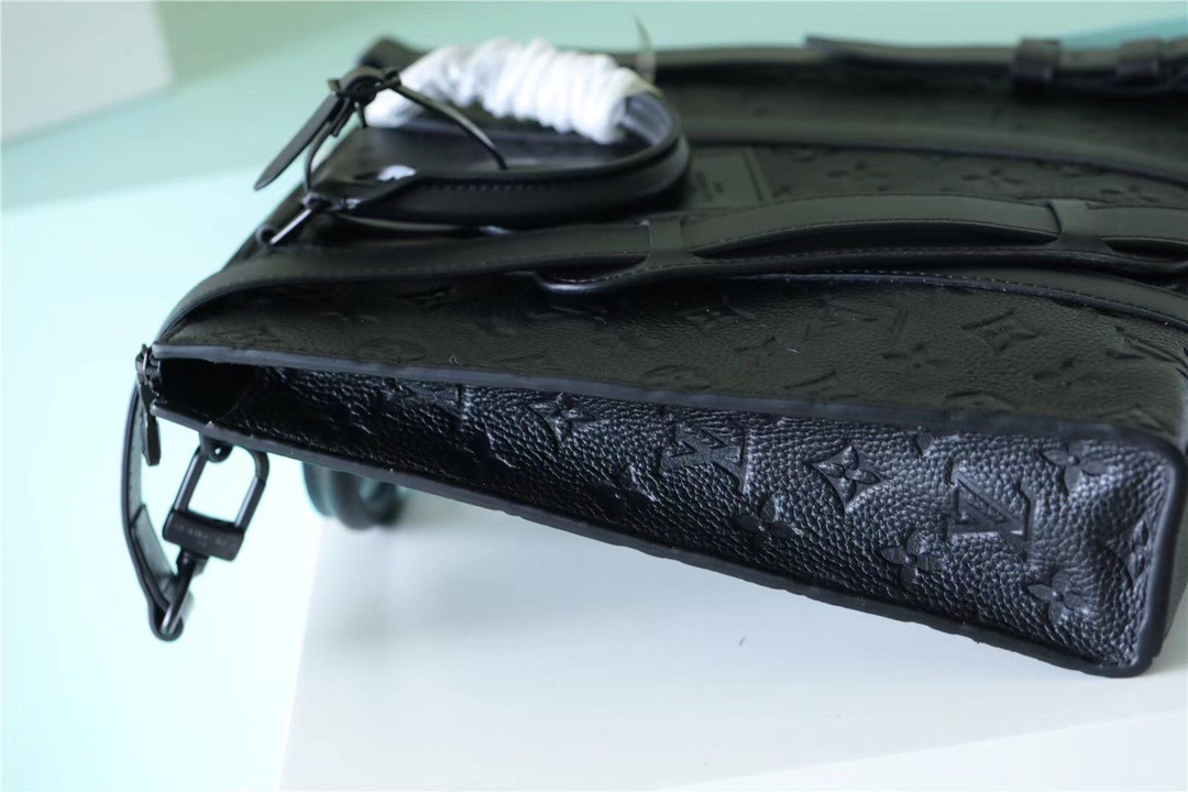 Louis Vuitton Sac Plat Cross Taurillon Black For Men, Men’s Bags, Shoulder And Crossbody Bags 28.5in/11.2cm