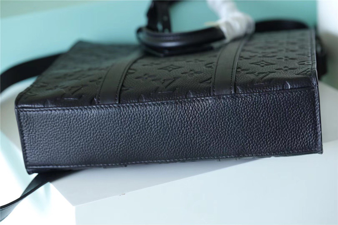 Louis Vuitton Sac Plat Cross Taurillon Black For Men, Men’s Bags, Shoulder And Crossbody Bags 28.5in/11.2cm